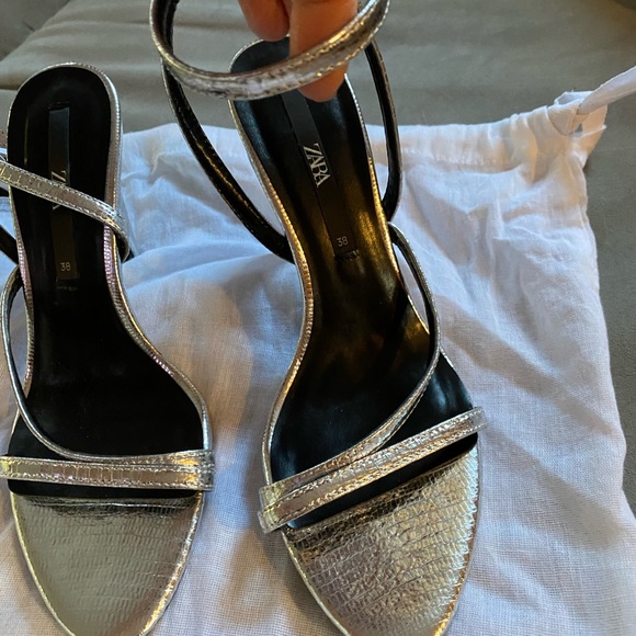 Zara Silver Metallic Strappy 4” Heels size 38 or 7 1/2 - Picture 3 of 5